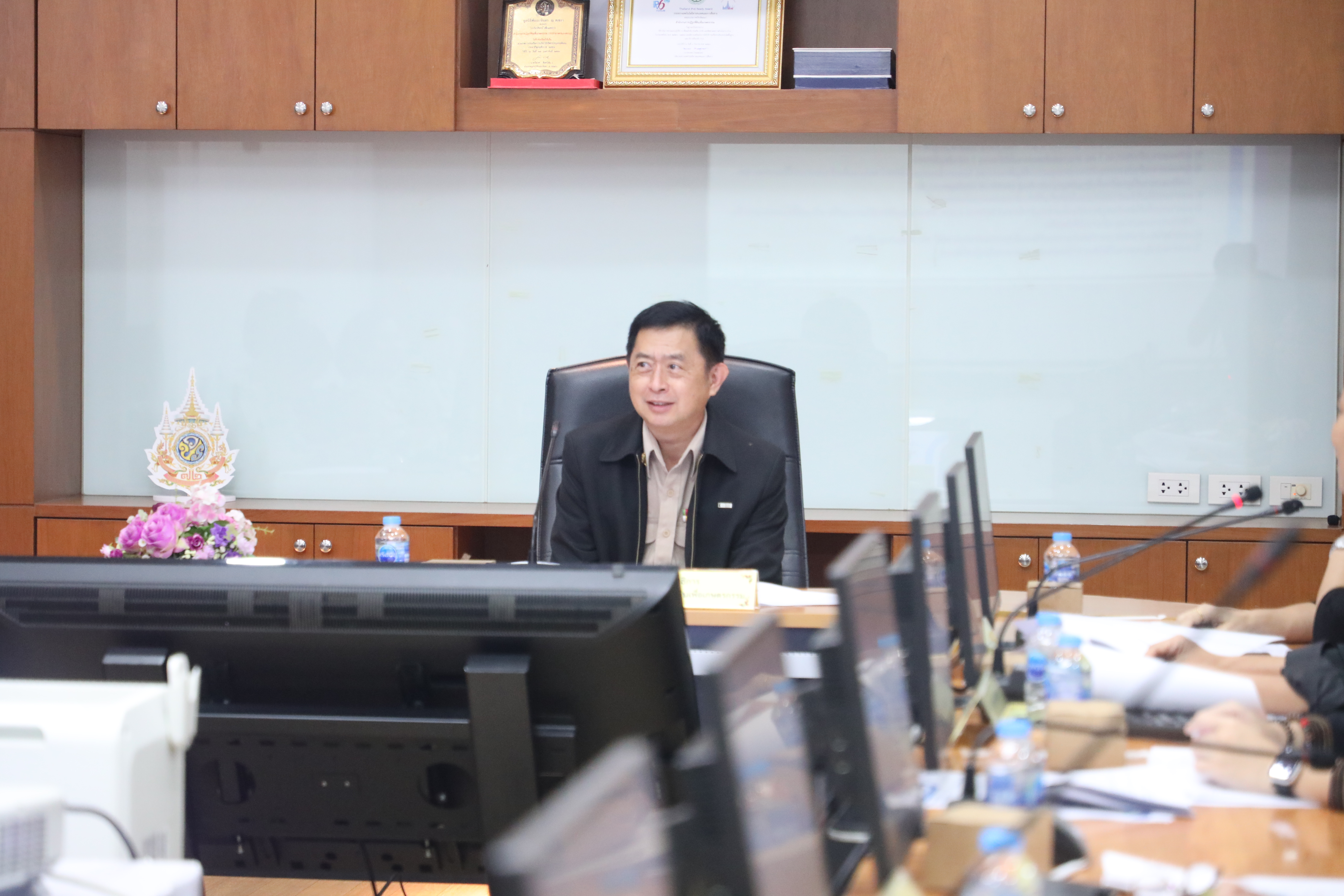 title - ส.ป.ก. ประชุมคณะกรรมการตัดสินการประกวดออกแบบตราสัญลักษณ์ครบรอบวันคล้ายวันสถาปนา ส.ป.ก. ครั้งที่ 1/2568